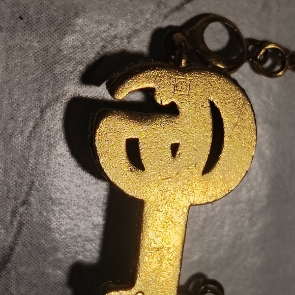 Replica Gucci key charm with diamonds #luxury #jewelry - Picture 6 of 16